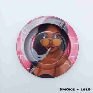 TIN ASHTRAY WOMAN WITH GLOSSES [PINK
